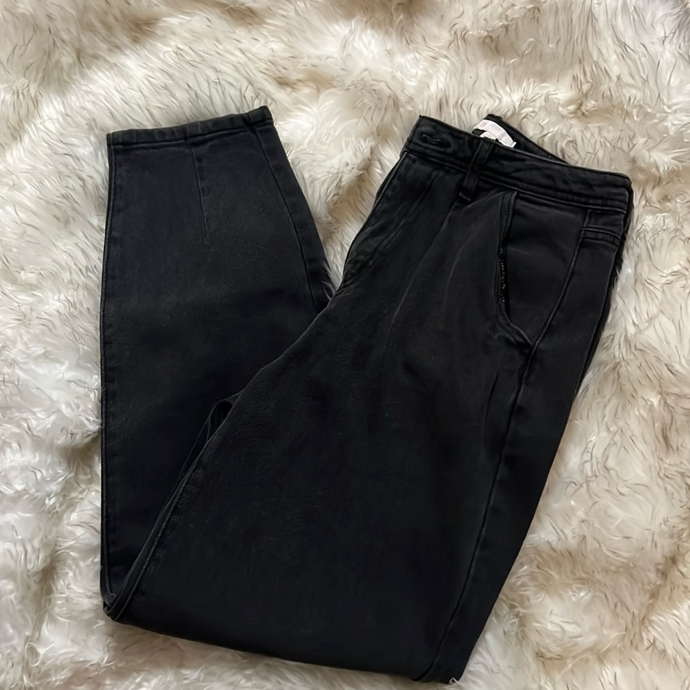 High waisted Gianni bini size 5 jean.